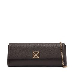 Torebka Calvin Klein. Brązowe torebki klasyczne damskie CALVIN KLEIN, bez wzorów, wizytowe, bez kołnierzyka, bez ramiączek. Za 489.99 zł.