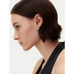 Kolczyki Guess. Szare kolczyki damskie Guess, srebrne. Za 109.99 zł.
