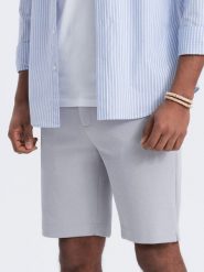 Męskie szorty ze strukturalnej dzianiny SLIM FIT - jasnoszare V4. Szare szorty męskie Ombre Clothing, bez wzorów, z bawełny, wizytowe. W wyprzedaży za 49.99 zł.