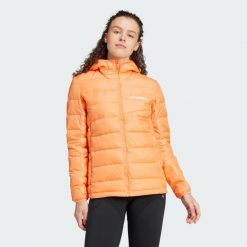Kurtka Terrex Multi Light Down Hooded. Brązowe kurtki damskie Adidas, l, bez wzorów, z materiału, z kapturem. Za 504.45 zł.