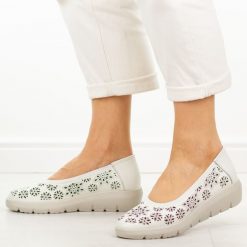 Białe skórzane baleriny damskie Filippo Dp7695/26. Białe baleriny damskie Filippo, bez wzorów, z jeansu, bez obcasa. Za 219.00 zł.