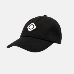 Czapka unisex w miejskim i sportowym stylu KENTA Izas. Czarne czapki męskie IZAS, bez wzorów, eleganckie. Za 139.09 zł.