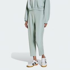 Spodnie All Me Yoga Essentials. Zielone spodnie dresowe damskie Adidas, uniwersalny, bez wzorów, z materiału. Za 219.00 zł.