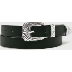 Pieces - Pasek. Czarne paski damskie Pieces, bez wzorów, z materiału. W wyprzedaży za 29.90 zł.