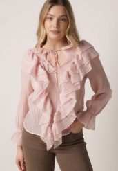 Różowa Bluzka z Lyocellem Ozdobiona Falbanami i Wiązaniem Esathra. Czerwone bluzki damskie Born2be, l, w ażurowe wzory, z jeansu, eleganckie, bez kołnierzyka, bez ramiączek. Za 99.99 zł.