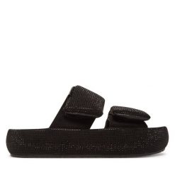 Klapki GOE. Czarne klapki damskie GOE, bez wzorów, bez obcasa. Za 329.99 zł.