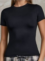 Koszulka z krótkim rękawem basic - czarny. Czarne t-shirty damskie Sinsay, l, bez wzorów, bez kołnierzyka. Za 19.99 zł.