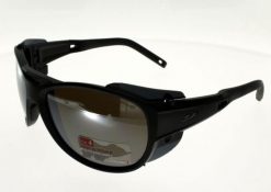 Okulary JULBO EXPLORER 2.0. Szare okulary przeciwsłoneczne męskie JULBO, z materiału. Za 347.99 zł.