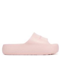 Klapki Tommy Jeans. Czerwone klapki damskie Tommy Jeans, bez wzorów, z jeansu, bez obcasa. Za 159.99 zł.