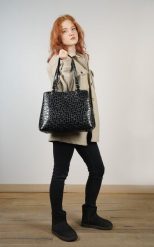 Elegancka skórzana torebka damska Canaletto – unikalna faktura przypominająca krople TD905s258. Czarne torebki klasyczne damskie bez wzorów, ze skóry, bez dodatków. Za 465.50 zł.