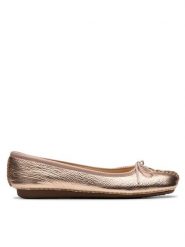 Clarks Baleriny Freckle Ice 26181353 Złoty. Żółte baleriny damskie Clarks, bez wzorów, ze skóry, bez obcasa. Za 259.99 zł.