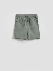 Szorty jogger regular fit - jasny zielony. Zielone szorty męskie Reserved, bez wzorów, z bawełny. Za 119.99 zł.