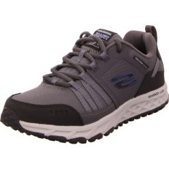Buty Skechers Escape Plan Szare. Szare buty sportowe na co dzień męskie Skechers, z materiału, bez zapięcia, trekkingowe. Za 349.99 zł.