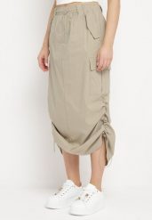 Beżowa Spódnica z Kieszeniami w Stylu Cargo na Dole Ściągacze ze Stoperem Obilasa. Brązowe spódniczki damskie Born2be, l, bez wzorów, eleganckie, midi, dopasowane. Za 79.99 zł.