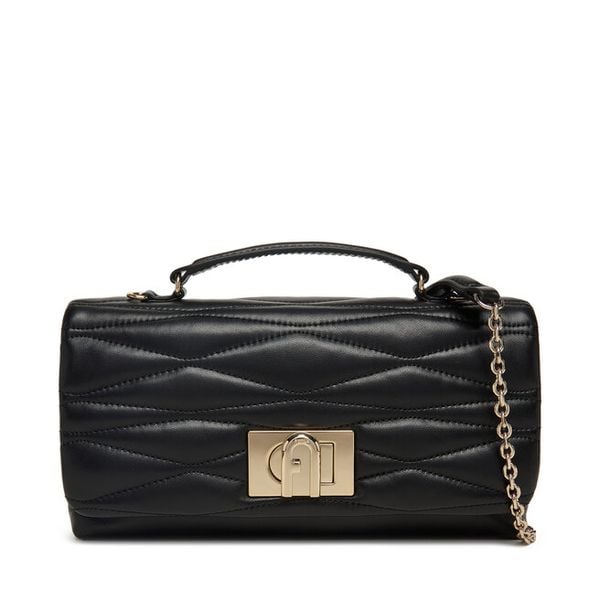 Torebka Furla. Czarne torebki klasyczne damskie Furla, bez wzorów, bez dodatków. Za 739.99 zł.