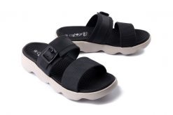 BEFADO DR ORTO 154D 202 czarny, klapki damskie. Czarne klapki damskie Befado Dr Orto, bez wzorów, bez obcasa, na koturnie. Za 39.99 zł.