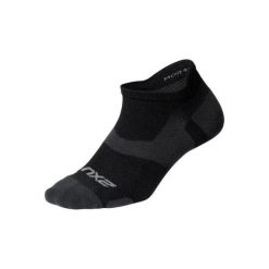 Niewidzialne skarpety 2XU Vectr LightCushion. Czarne skarpetki damskie 2XU, bez wzorów, z lycry. Za 150.50 zł.