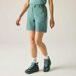 Damskie spodenki górskie II. Zielone szorty damskie Regatta, bez wzorów, z elastanu, sportowe. W wyprzedaży za 229.99 zł.