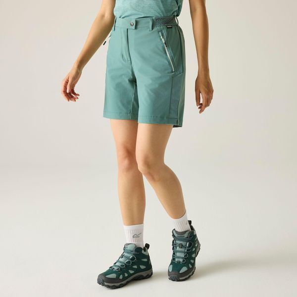 Damskie spodenki górskie II. Zielone szorty damskie Regatta, bez wzorów, z elastanu, sportowe. Za 229.99 zł.