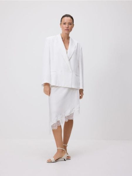 Marynarka oversize z domieszką wełny - biały. Białe marynarki i żakiety damskie Reserved, l, bez wzorów, z lyocellu. W wyprzedaży za 129.99 zł.