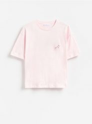 T-shirt z nadrukiem na plecach - pastelowy róż. Czerwone koszulki dziewczęce Reserved, bez wzorów, z bawełny, bez ramiączek. Za 39.99 zł.