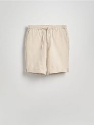 Szorty regular z dodatkiem lnu - beżowy. Brązowe szorty męskie Reserved, z bawełny, bez kołnierzyka. Za 129.99 zł.