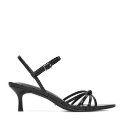 Sandały DeeZee. Czarne sandały damskie DeeZee, bez wzorów, bez obcasa, na szpilce. Za 119.99 zł.