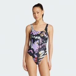 Kostium adidas x FARM Graphic U-back. Fioletowe stroje jednoczęściowe damskie Adidas, bez wzorów. Za 259.00 zł.