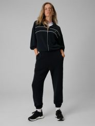 4F Spodnie dresowe joggery z modalem damskie - czarne L. Czarne spodnie dresowe damskie 4f, l, z dresówki, trekkingowe. Za 189.99 zł.
