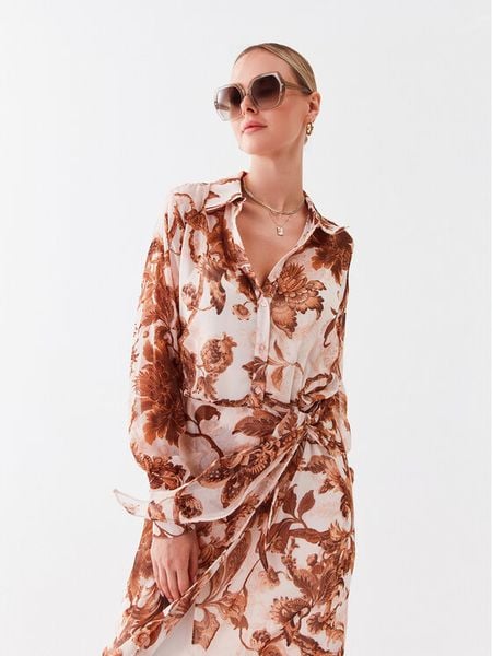 Guess Sukienka koszulowa W3RK18 WDW52 Beżowy Regular Fit. Brązowe sukienki damskie Guess, xs, z aplikacjami, z syntetyku, bez kołnierzyka, bez ramiączek, koszulowe. Za 389.99 zł.