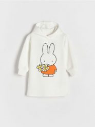 Dresowa sukienka Miffy - złamana biel. Sukienki dziewczęce Reserved, bez wzorów, z dresówki, bez ramiączek. W wyprzedaży za 39.99 zł.