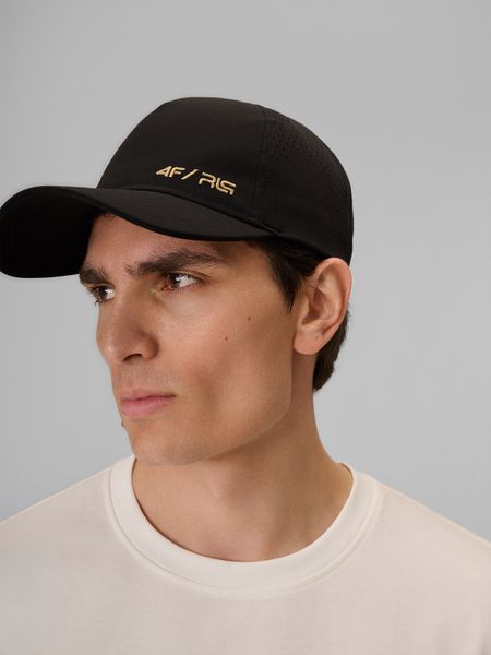 4F Czapka z daszkiem strapback uniseks 4F x Robert Lewandowski - czarna S/M (58cm). Czarne czapki męskie 4f, bez wzorów, z syntetyku, biznesowe. Za 89.99 zł.