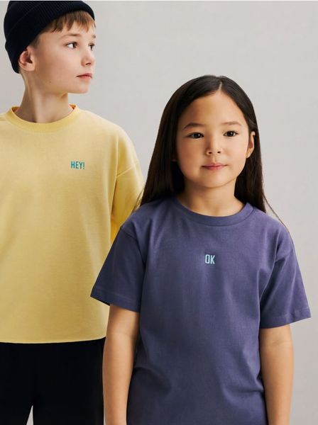 Bawełniany t-shirt - granatowy. Niebieskie koszulki dziewczęce Reserved, bez wzorów, z bawełny, bez ramiączek. W wyprzedaży za 15.99 zł.