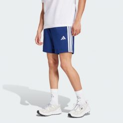 Szorty Essentials 3-Stripes Single Jersey 7-Inch. Białe szorty męskie Adidas, m, z jersey, na fitness i siłownię. Za 149.00 zł.