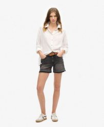 Superdry Mid Rise Cut Off Szorty denim w postarzanym stylu – Wolcott Black Stone. Czarne szorty damskie Superdry., bez wzorów, z bawełny, klasyczne. Za 234.25 zł.