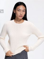 Sweter z domieszką wiskozy - kremowy. Białe swetry klasyczne damskie Reserved, l, z dzianiny, bez kołnierzyka. Za 99.99 zł.