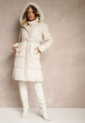 Biała Kurtka z Pikowanymi Przeszyciami i Kapturem Zdobiona Tłoczeniami i Paskiem Ediara. Białe kurtki damskie Renee, l, z aplikacjami, z jeansu. Za 204.99 zł.