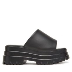 Klapki DeeZee. Czarne klapki damskie DeeZee, bez wzorów, bez obcasa. Za 139.99 zł.