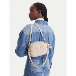 Torebka Guess. Białe torebki klasyczne damskie Guess, z aplikacjami, bez dodatków. Za 264.99 zł.