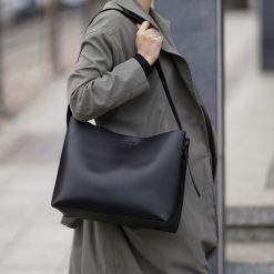 Shopper Solier FL40 Ellise czarna. Czarne shopper bag damskie Solier, bez wzorów, ze skóry. Za 359.00 zł.