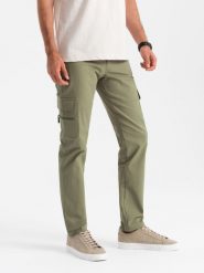 Męskie spodnie cargo STRAIGHT LEG z kieszeniami zapinanymi na zamek – oliwkowe V2 OM-PACG-0204 - XXL. Zielone spodnie materiałowe męskie Ombre Clothing, bez wzorów, z bawełny, eleganckie. Za 149.99 zł.