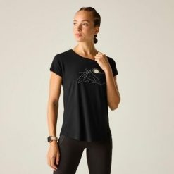 Damska koszulka z krótkim rękawem i grafiką Serenity. Czarne t-shirty damskie Dare 2b, bez wzorów, z lyocellu, bez kołnierzyka. Za 139.99 zł.