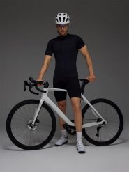 4F Legginsy krótkie rowerowe z żelowo-piankową wkładką i szelkami męskie - czarne XL. Czarne spodnie sportowe męskie 4f, l, z dzianiny, rowerowe. W wyprzedaży za 229.99 zł.