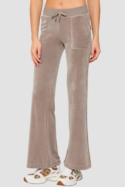 JUICY COUTURE Ciemno-beżowe spodnie dresowe damskie Layla Low Rise Pocket, Rozmiar XS. Brązowe spodnie dresowe damskie Juicy Couture, s, bez wzorów, z dresówki. W wyprzedaży za 269.99 zł.