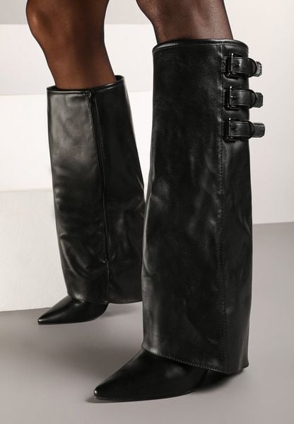 Czarne Kozaki na Obcasie Ozdobione Wywiniętą Cholewką z Paskami i Klamrami Liennia. Czarne kozaki damskie Born2be, bez obcasa, na obcasie. Za 169.99 zł.