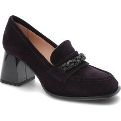 Fioletowe Półbuty Simen Eleganckie Skórzane Buty Na Obcasie. Fioletowe półbuty damskie Simen, bez wzorów, ze skóry, eleganckie, bez obcasa, na obcasie. Za 409.00 zł.