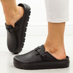 Czarne lekkie piankowe klapki damskie Evento 8523. Czarne klapki damskie Evento, bez wzorów, z dresówki, bez obcasa, na płaskiej podeszwie. Za 79.00 zł.