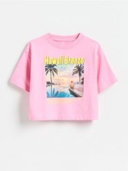 Krótki t-shirt z nadrukiem - różowy. Czerwone koszulki dziewczęce Reserved, bez wzorów, z bawełny, bez ramiączek. Za 39.99 zł.