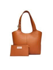 Coccinelle Torebka SHA Coccinelle C-Easy E1 SHA 11 02 01 Brązowy. Brązowe torebki klasyczne damskie Coccinelle, bez wzorów, ze skóry, bez dodatków. Za 1,269.00 zł.