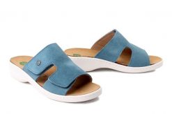 DR. BRINKMANN 700865-51 mittelblau, klapki damskie. Niebieskie klapki damskie Dr. Brinkmann, bez wzorów, ze skóry, bez obcasa. Za 309.90 zł.